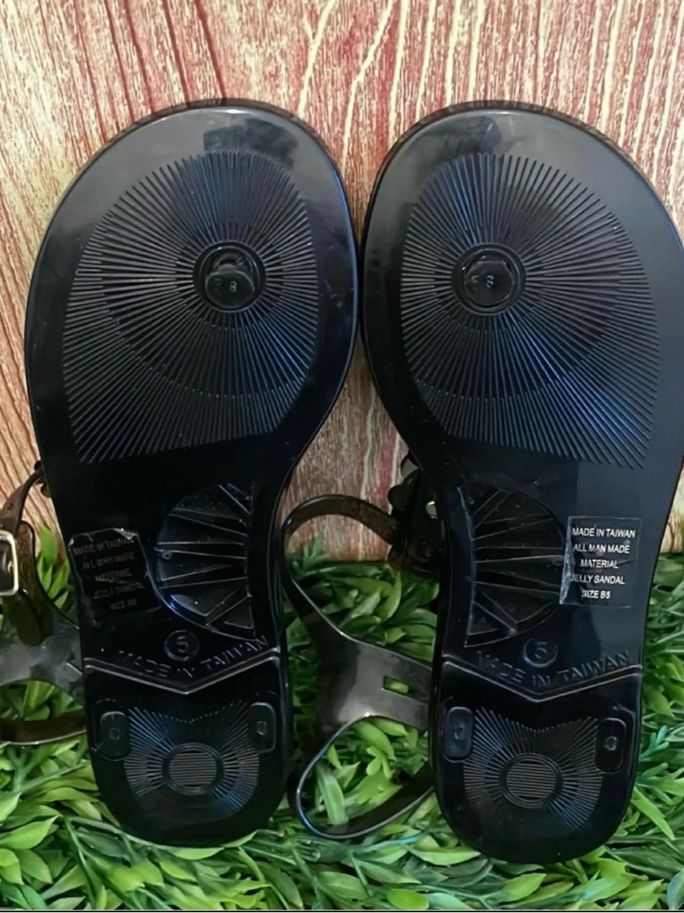 Kate Spade Women’s Jelly Flower Rhinestone Flip Flops Size 5